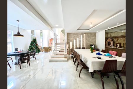 Casa à venda com 600m², 6 quartos e 4 vagasSala 1