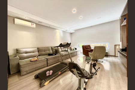 Casa à venda com 600m², 6 quartos e 4 vagasSala de TV