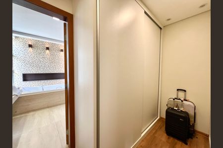 Casa à venda com 600m², 6 quartos e 4 vagasCloset da suíte