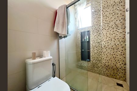 Casa à venda com 600m², 6 quartos e 4 vagasBanheiro 2