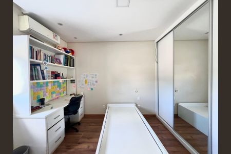 Casa à venda com 600m², 6 quartos e 4 vagasQuarto 2