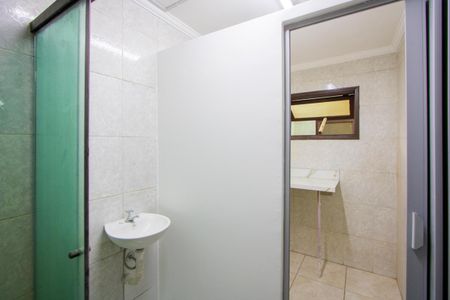 Banheiro de kitnet/studio para alugar com 1 quarto, 14m² em Campestre, Santo André