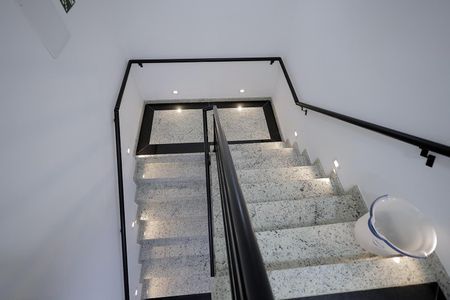 Apartamento à venda com 120m², 2 quartos e 2 vagasEscada