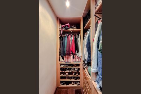 Apartamento à venda com 90m², 2 quartos e 2 vagas Apartamento à venda com 90m², 2 quartos e 2 vagasCloset