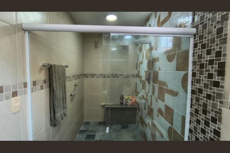 Casa de condomínio para alugar com 400m², 4 quartos e 2 vagas Casa de condomínio para alugar com 400m², 4 quartos e 2 vagasBanheiro da Suíte 2