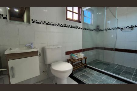 Casa de condomínio para alugar com 400m², 4 quartos e 2 vagas Casa de condomínio para alugar com 400m², 4 quartos e 2 vagasBanheiro da Suíte 3