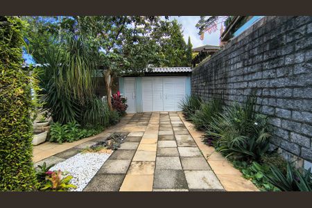 Casa de condomínio para alugar com 400m², 4 quartos e 2 vagas Casa de condomínio para alugar com 400m², 4 quartos e 2 vagasQuintal