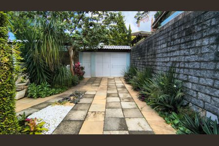 Casa de condomínio para alugar com 400m², 4 quartos e 2 vagas Casa de condomínio para alugar com 400m², 4 quartos e 2 vagasQuintal