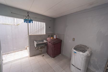 Casa à venda com 167m², 3 quartos e 1 vagaÁrea de Serviço 2