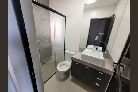 Banheiro de apartamento para alugar com 3 quartos, 230m² em Umuarama, Uberlândia