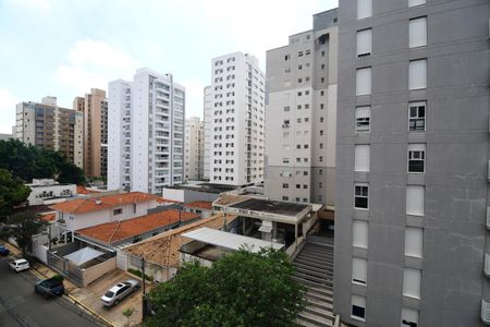 Sala - Vista de apartamento à venda com 2 quartos, 46m² em Cambuí, Campinas