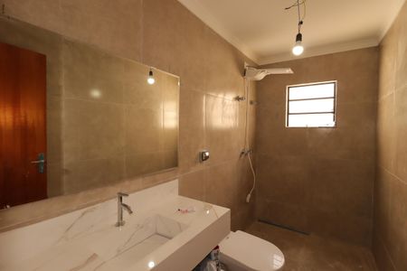 Casa à venda com 100m², 2 quartos e 2 vagasBanheiro da Suíte 2