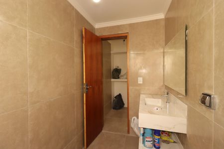 Casa à venda com 100m², 2 quartos e 2 vagasBanheiro da Suíte 2