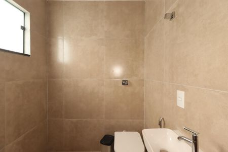 Casa à venda com 100m², 2 quartos e 2 vagasBanheiro da Suíte 1