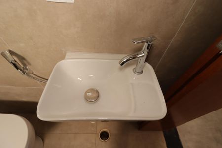 Casa à venda com 100m², 2 quartos e 2 vagasBanheiro da Suíte 1 - Pia