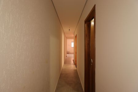 Casa à venda com 100m², 2 quartos e 2 vagasCorredor