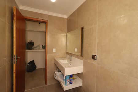 Casa à venda com 100m², 2 quartos e 2 vagasBanheiro da Suíte 2