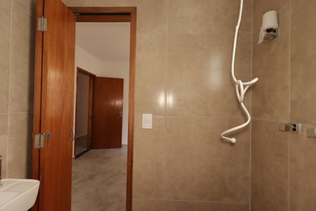 Casa à venda com 100m², 2 quartos e 2 vagasBanheiro da Suíte 1