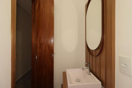 Casa à venda com 100m², 2 quartos e 2 vagasLavabo