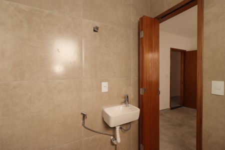 Casa à venda com 100m², 2 quartos e 2 vagasBanheiro da Suíte 1