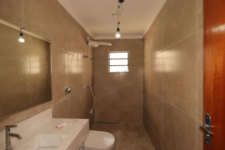 Casa à venda com 100m², 2 quartos e 2 vagasBanheiro da Suíte 2