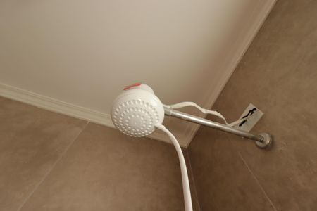 Casa à venda com 100m², 2 quartos e 2 vagasBanheiro da Suíte 1 - Chuveiro