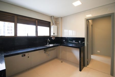 Apartamento para alugar com 246m², 4 quartos e 4 vagas