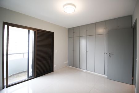 Apartamento para alugar com 246m², 4 quartos e 4 vagas