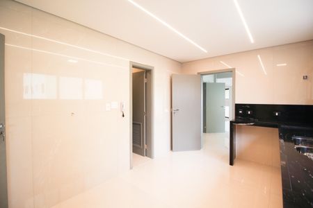 Apartamento para alugar com 246m², 4 quartos e 4 vagas