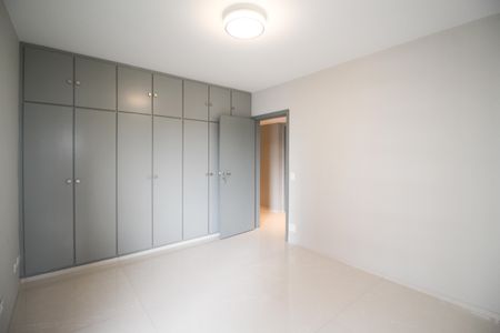 Apartamento para alugar com 246m², 4 quartos e 4 vagas