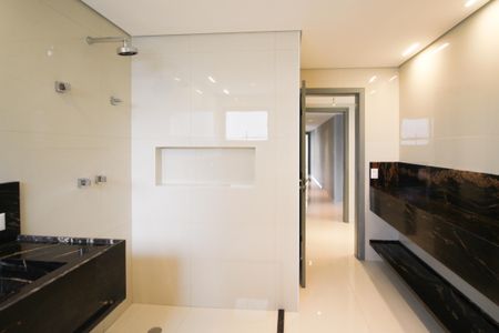 Apartamento para alugar com 246m², 4 quartos e 4 vagas