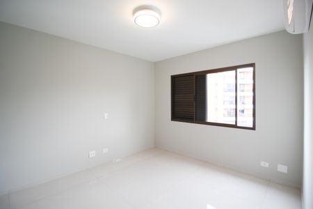 Apartamento para alugar com 246m², 4 quartos e 4 vagas