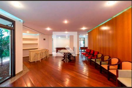 Apartamento para alugar com 246m², 4 quartos e 4 vagas