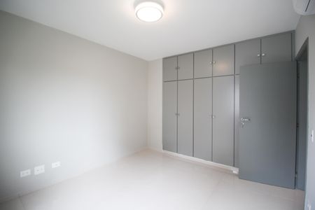 Apartamento para alugar com 246m², 4 quartos e 4 vagas