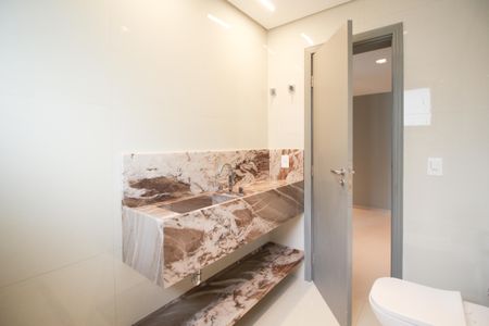 Apartamento para alugar com 246m², 4 quartos e 4 vagas