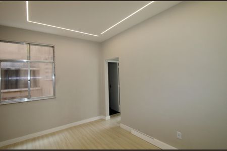 Apartamento à venda com 70m², 2 quartos e sem vagaSala