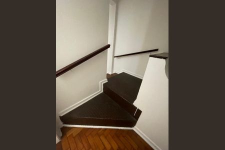 Casa à venda com 124m², 4 quartos e 1 vagaEscada