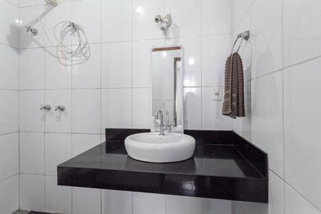 Casa à venda com 190m², 3 quartos e 2 vagas Casa à venda com 190m², 3 quartos e 2 vagasBanheiro da suíte