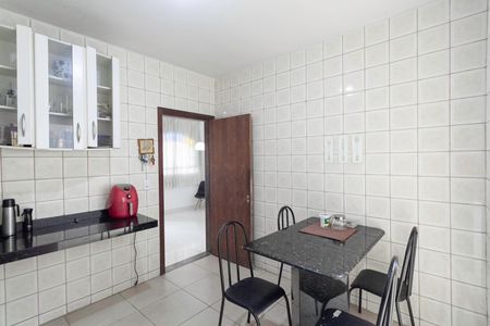 Casa à venda com 190m², 3 quartos e 2 vagas Casa à venda com 190m², 3 quartos e 2 vagasCozinha