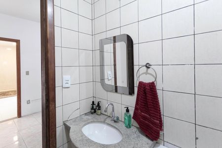 Casa à venda com 190m², 3 quartos e 2 vagas Casa à venda com 190m², 3 quartos e 2 vagasBanheiro social