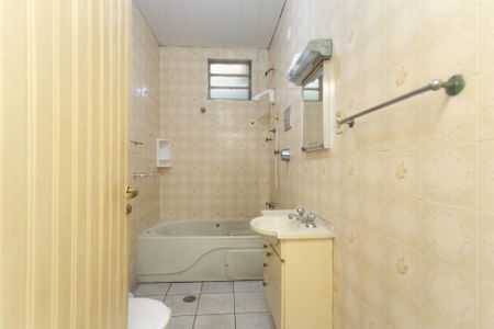 Casa à venda com 270m², 3 quartos e 3 vagas Casa à venda com 270m², 3 quartos e 3 vagasBanheiro 1