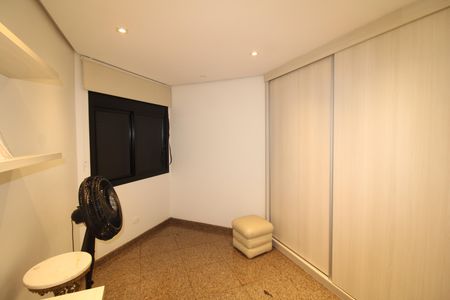Apartamento à venda com 155m², 3 quartos e 3 vagasQuarto 2
