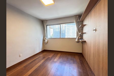 Quarto 1 de apartamento para alugar com 3 quartos, 107m² em Itaim Bibi, São Paulo