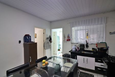 Casa à venda com 253m², 4 quartos e 1 vagaCozinha 