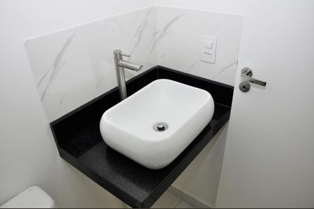 Apartamento para alugar com 32m², 2 quartos e sem vaga Apartamento para alugar com 32m², 2 quartos e sem vagaDetalhe - Banheiro Social