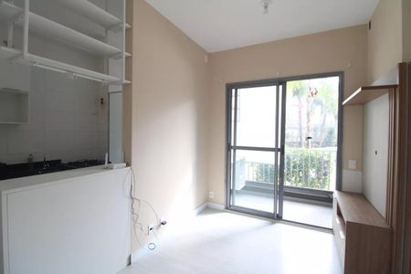 Sala com janelas grandes e iluminação natural, sem móveis ou decoração. de apartamento à venda com 2 quartos, 47m² em Jardim Marajoara, São Paulo