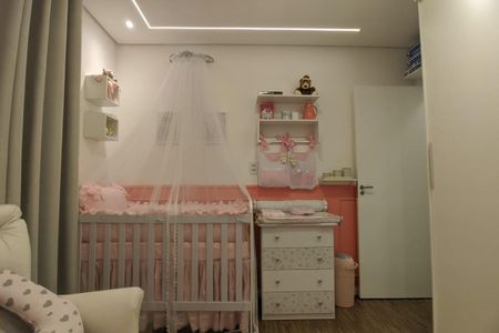 Quarto de bebê decorado com cores pastéis e móveis brancos e rosa. de casa à venda com 2 quartos, 131m² em Chácara do Solar II (Fazendinha), Santana de Parnaíba