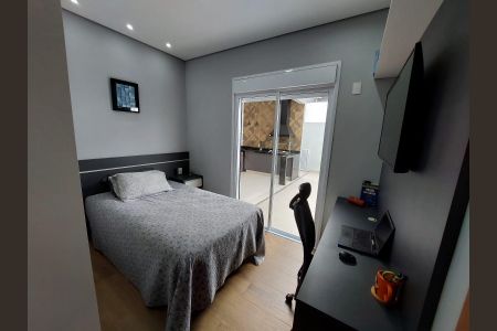 Quarto simples com cama de solteiro, iluminação adequada e decoração minimalista. de casa à venda com 3 quartos, 155m² em Medeiros, Jundiaí
