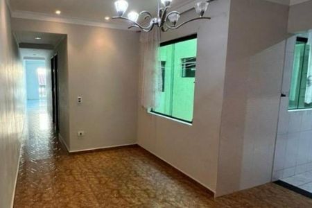 Parede branca com janela e iluminação de luzes de parede, piso de azulejo e teto com iluminação de luzes de parede. de apartamento à venda com 3 quartos, 112m² em Vila Eldizia, Santo André