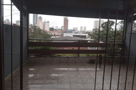 Varanda com vista para a cidade, com chão de porcelanato e janelas grandes. de casa à venda com 3 quartos, 130m² em Bela Vista, Osasco